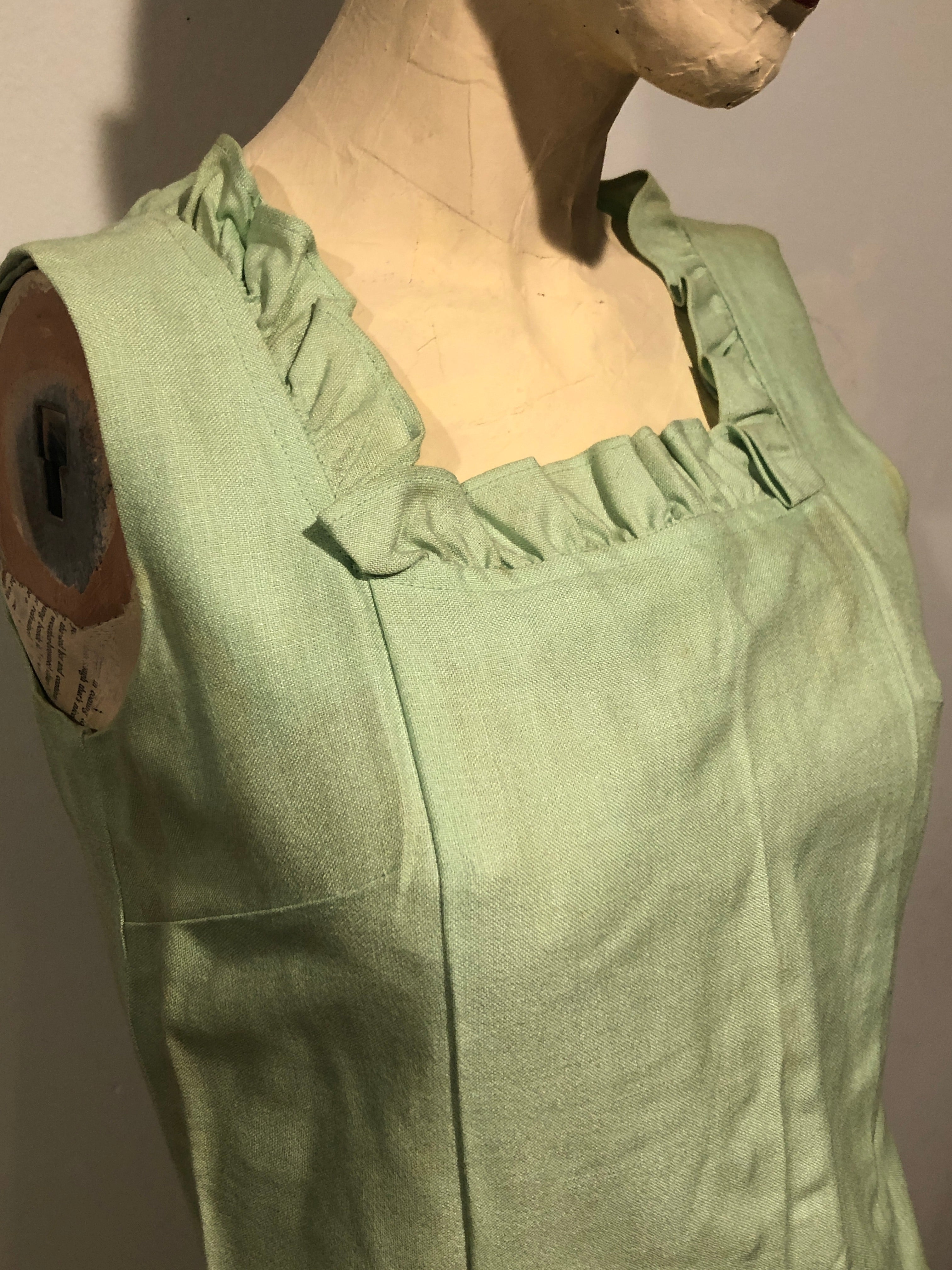 VTG 60s Ruffled Neck MOD Go-Go Sleeveless Shift Jumper Dress