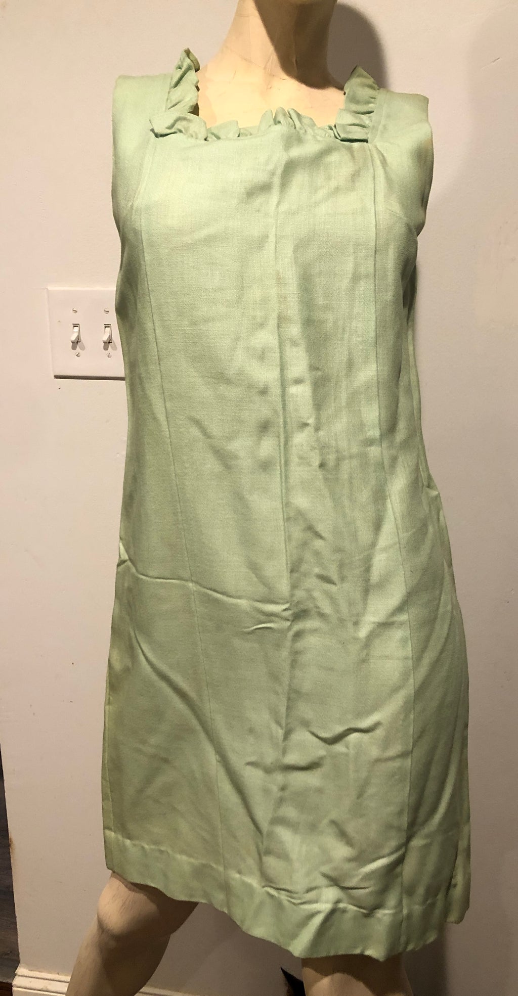 VTG 60s Ruffled Neck MOD Go-Go Sleeveless Shift Jumper Dress