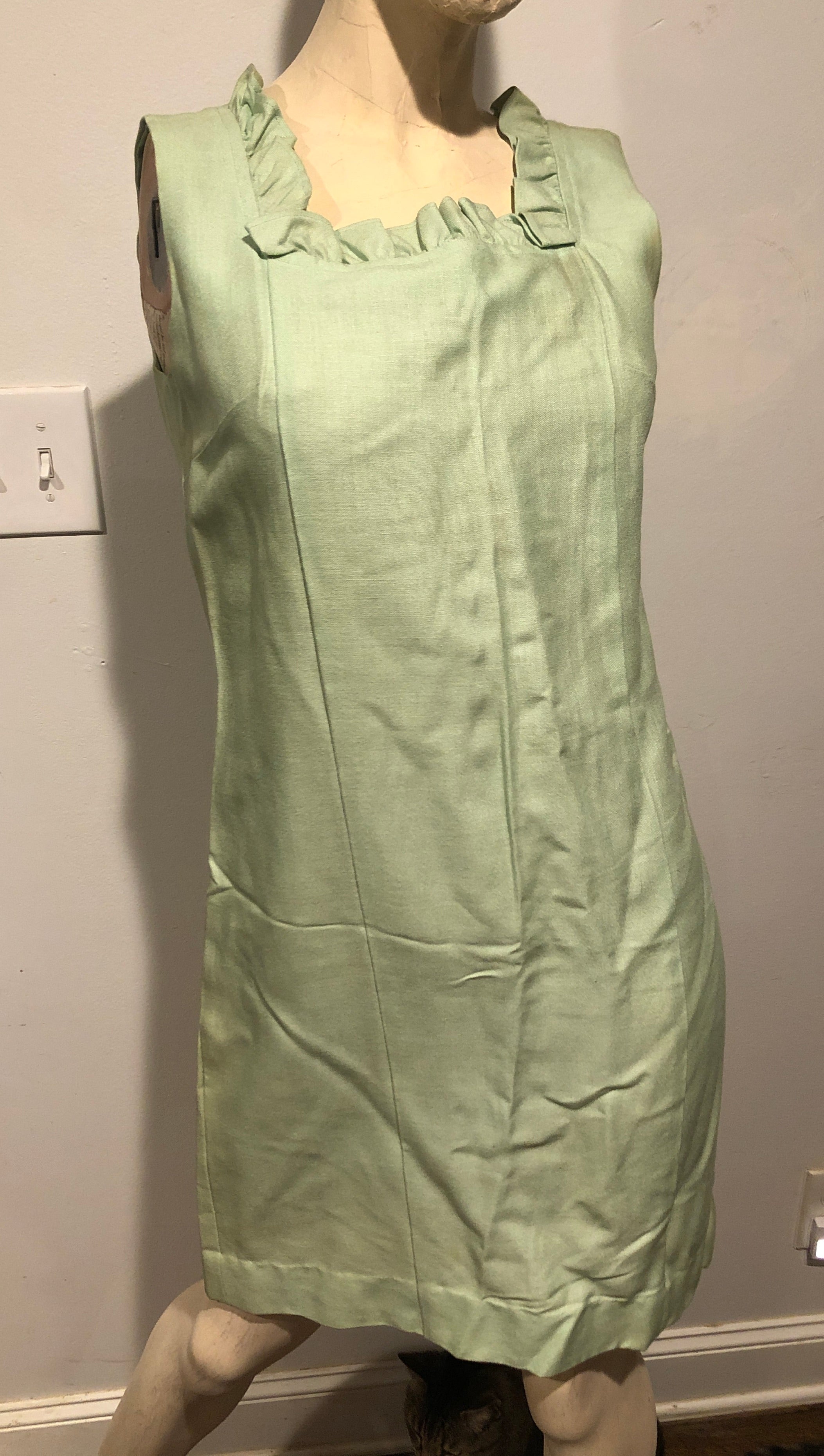 VTG 60s Ruffled Neck MOD Go-Go Sleeveless Shift Jumper Dress